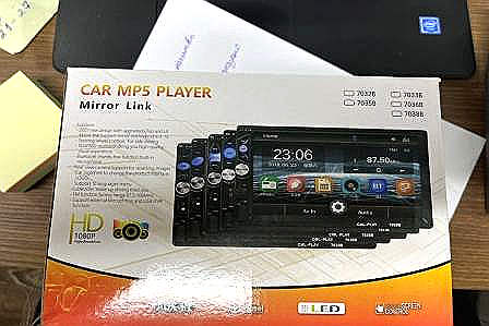 sistem multimedia pentru mașină 7049-CP.