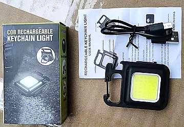 Breloc cu lanternă LED reîncărcabilă
