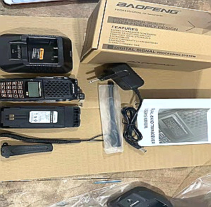 Stație radio portabilă UV-6R